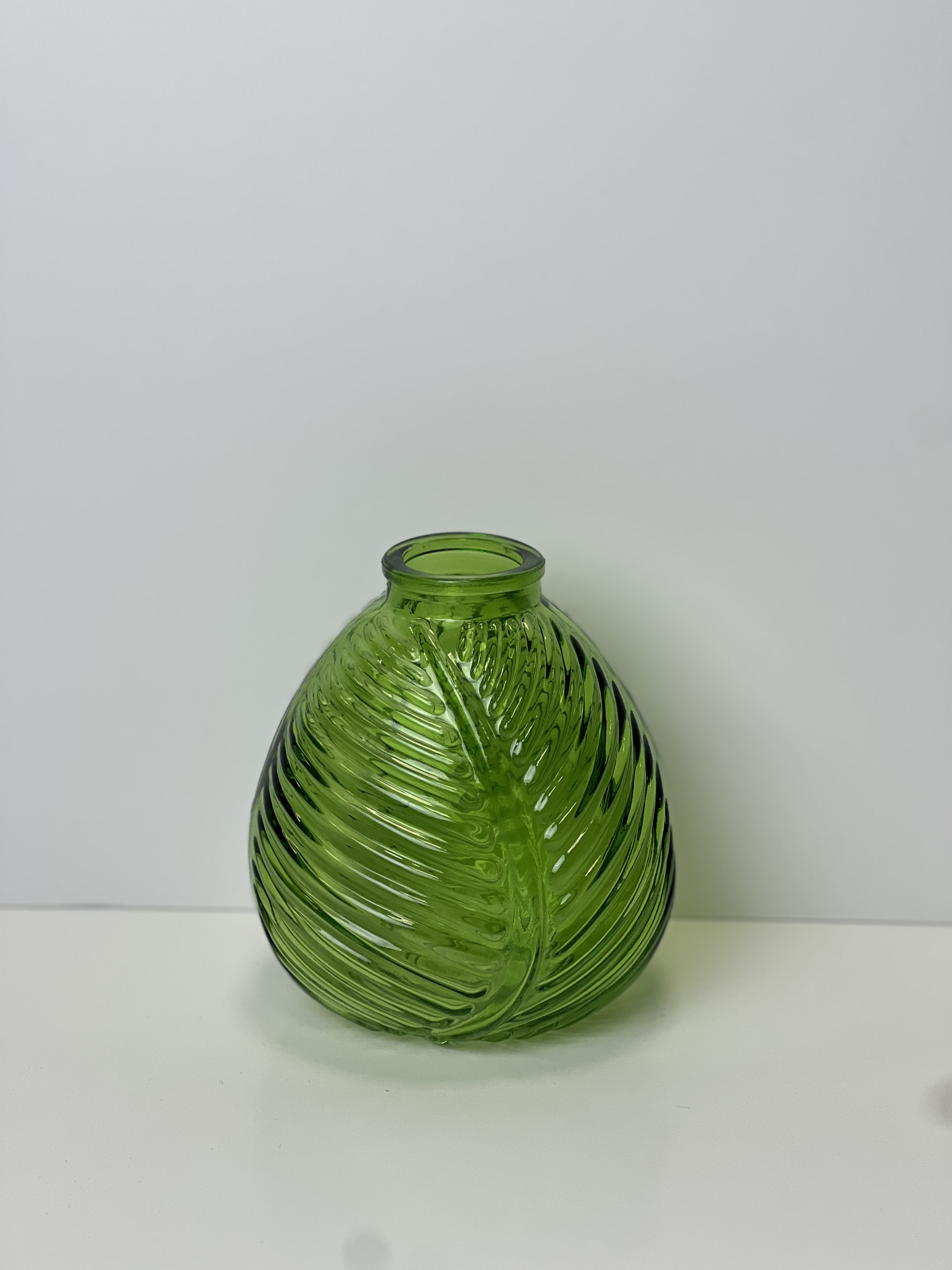 Emerald Green Leaf  Bottle detail page